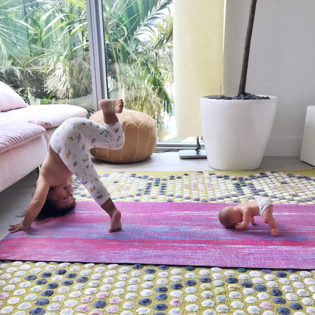 Sarah Kate, Miami Florida crunchy green mom blogger influencer, daughter Luna kids yoga in Smarty Girl organic insect leggings toddler girls science STEM clothes clothing 